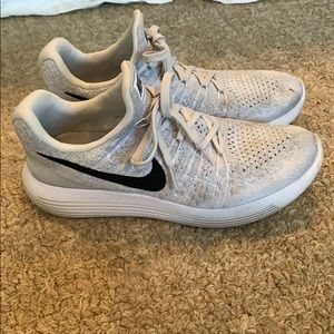 White Nike Sneakers - Used